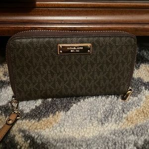 Michael kors wallet clutch